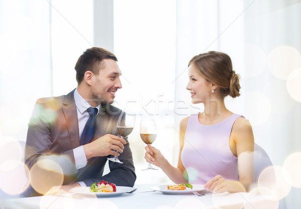 Para danie główne wino czerwone restauracji wakacje uśmiechnięty Zdjęcia stock © dolgachov