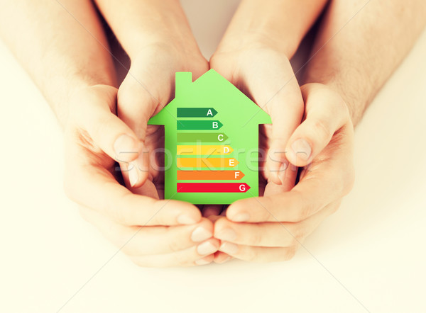 Mâini verde hârtie casă energie Imagine de stoc © dolgachov