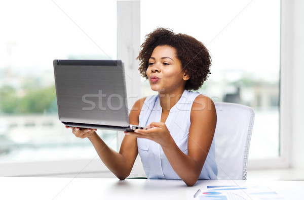 Foto stock: Africano · mulher · beijo · computador · portátil
