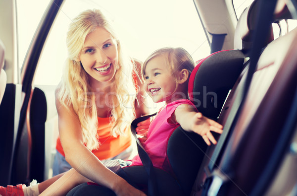 Photo stock: Heureux · mère · enfant · voiture · siège · ceinture