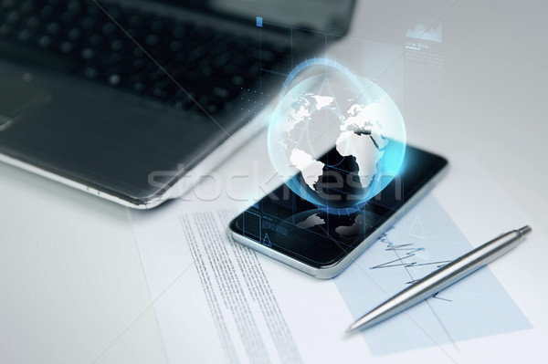 Smartphone aarde wereldbol hologram business Stockfoto © dolgachov