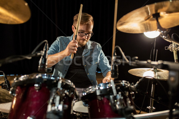 Foto stock: Masculino · músico · jogar · bateria · concerto · música