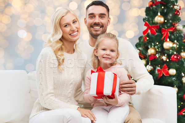 Familia feliz Navidad regalo familia vacaciones personas Foto stock © dolgachov