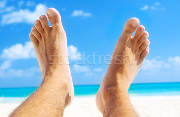 Trópusi édenkert kép férfi lábak trópusi tengerpart Stock fotó © dolgachov