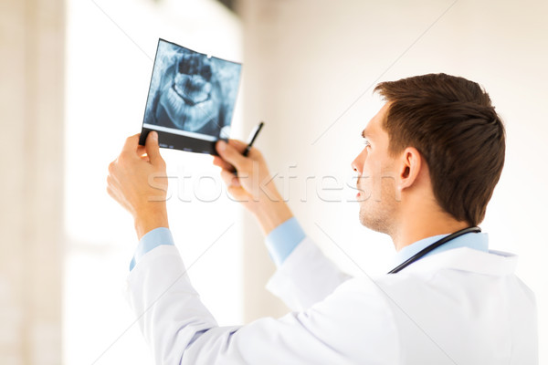 Férfi orvos fogorvos néz röntgen kép férfi Stock fotó © dolgachov