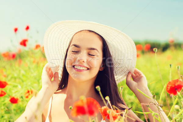 Sorridente mulher jovem chapéu de palha papoula campo felicidade Foto stock © dolgachov