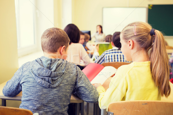 Groep school kinderen schrijven test klas Stockfoto © dolgachov