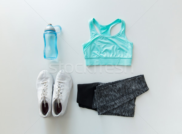 Femminile abbigliamento sportivo bottiglia set sport Foto d'archivio © dolgachov