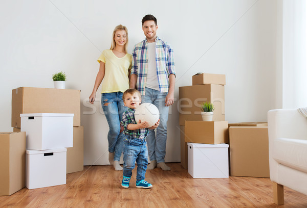 Famille heureuse déplacement nouvelle maison jouer balle hypothèque [[stock_photo]] © dolgachov