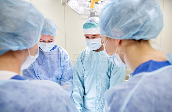 Grup chirurgii camera de operare spital chirurgie medicină Imagine de stoc © dolgachov