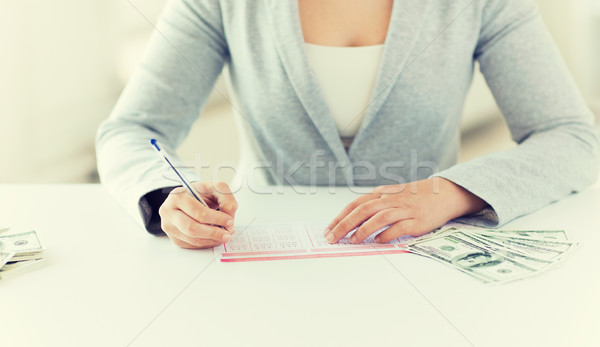 Vrouw loterij ticket geld business Stockfoto © dolgachov