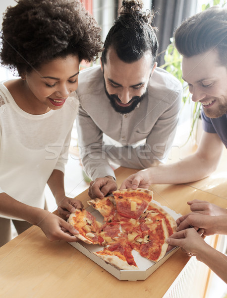 Zdjęcia stock: Szczęśliwy · zespół · firmy · jedzenie · pizza · biuro · działalności