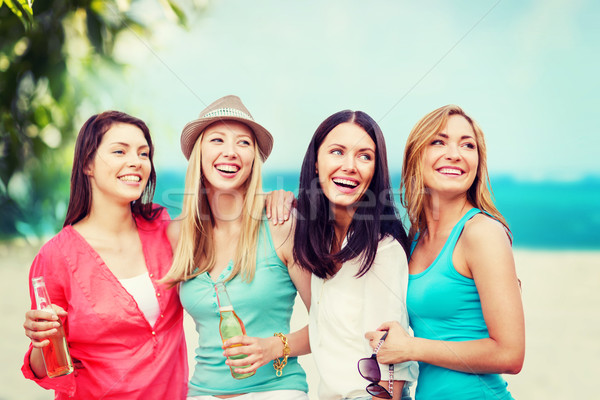 Meninas bebidas praia verão férias férias Foto stock © dolgachov