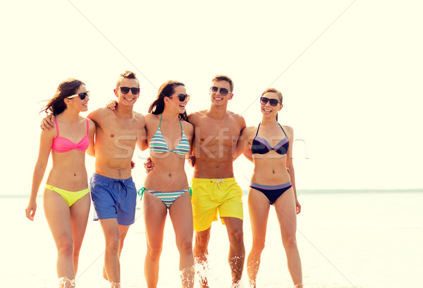 Foto stock: Sonriendo · amigos · gafas · de · sol · verano · playa · amistad