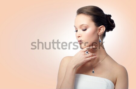 [[stock_photo]]: Belle · femme · boucle · anneau · beauté · bijoux · personnes