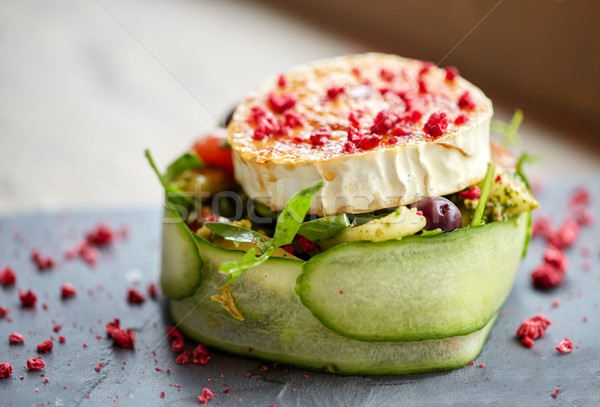 Ser kozi Sałatka warzyw jedzenie w restauracji kulinarny kuchnia Zdjęcia stock © dolgachov