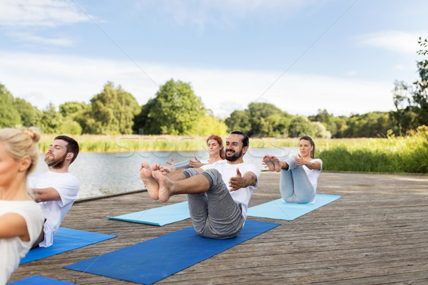 Insanlar yoga poz açık havada uygunluk Stok fotoğraf © dolgachov