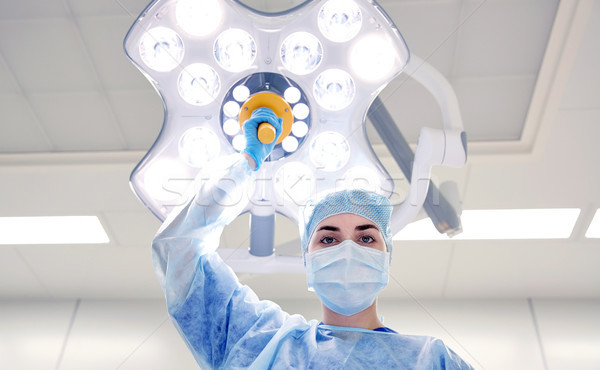Chirurg camera de operare spital chirurgie medicină oameni Imagine de stoc © dolgachov