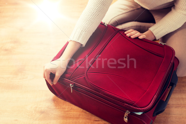 關閉 女子 旅行 袋 假期 商業照片 © dolgachov