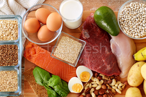 Natuurlijke eiwit voedsel tabel gezond eten dieet Stockfoto © dolgachov