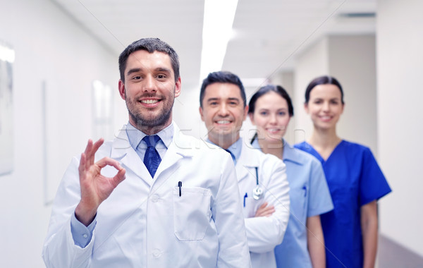 [[stock_photo]]: Groupe · heureux · médecins · hôpital · clinique · profession