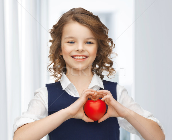 Lány kicsi szív kép gyönyörű lány szeretet Stock fotó © dolgachov