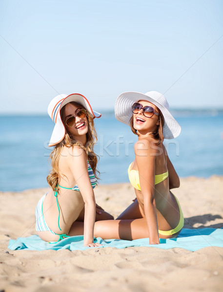 Kızlar güneşlenme plaj yaz tatil tatil Stok fotoğraf © dolgachov