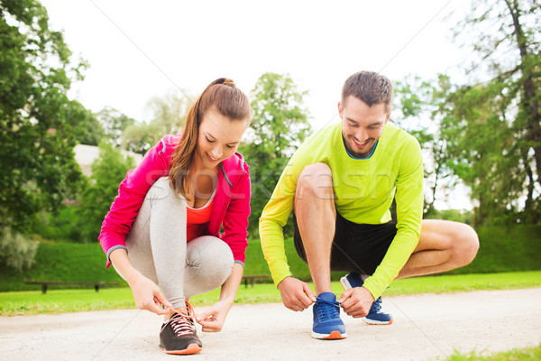 Mosolyog pár cipőfűző kint fitnessz sport Stock fotó © dolgachov