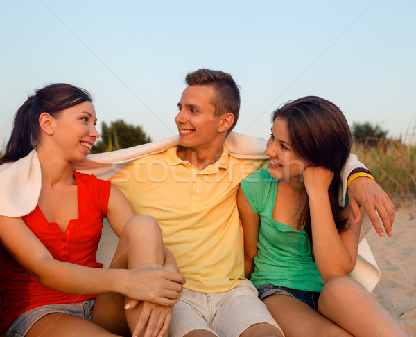 Glimlachend vrienden zonnebril zomer strand vriendschap Stockfoto © dolgachov