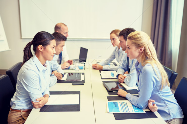 Stockfoto: Glimlachend · zakenlieden · conflict · kantoor · crisis · confrontatie