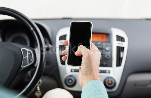 Közelkép férfi kéz okostelefon vezetés autó Stock fotó © dolgachov