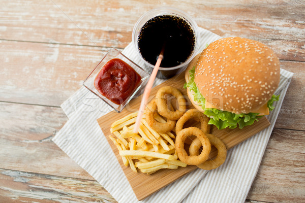 Fast food snacks drinken tabel ongezond eten Stockfoto © dolgachov