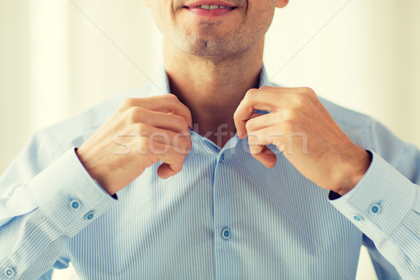 Glimlachend man shirt dressing mensen Stockfoto © dolgachov