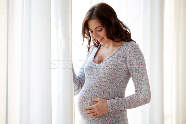 Felice donna incinta grande home gravidanza Foto d'archivio © dolgachov