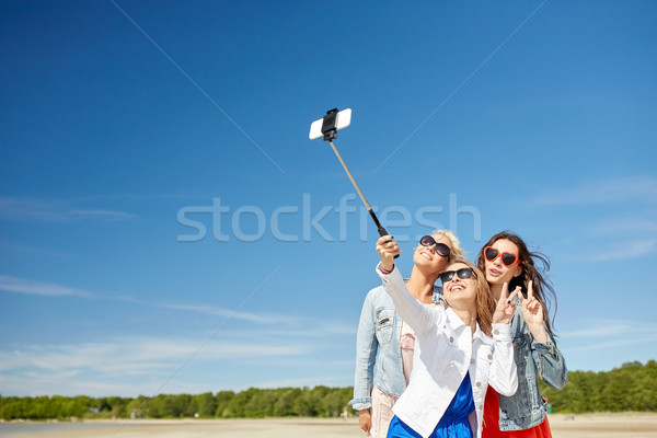 Stockfoto: Groep · glimlachend · vrouwen · strand · zomervakantie
