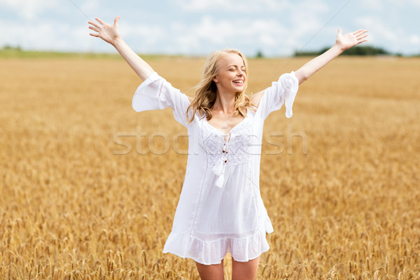 Mosolyog fiatal nő fehér ruha gabonapehely mező vidék Stock fotó © dolgachov