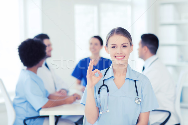 [[stock_photo]]: Heureux · médecin · groupe · hôpital · clinique · profession