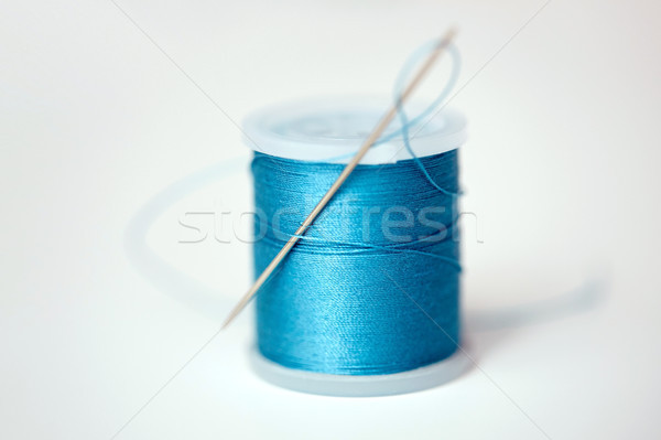 Stock foto: Rot · Thread · Spule · Tuch · Handarbeiten · Nähen