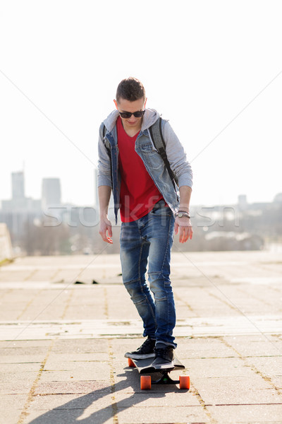 Glücklich junger Mann Teenager Reiten Extremsport Menschen Stock foto © dolgachov