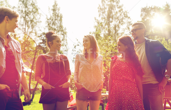 Stock foto: Glücklich · jugendlich · Freunde · sprechen · Sommer · Garten