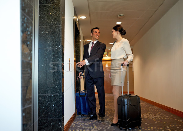 業務團隊 旅行 袋 飯店 電梯 出差 商業照片 © dolgachov