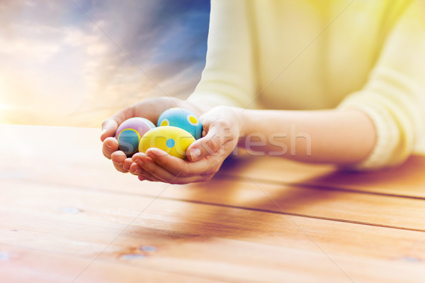 Vrouw handen gekleurd paaseieren Pasen Stockfoto © dolgachov