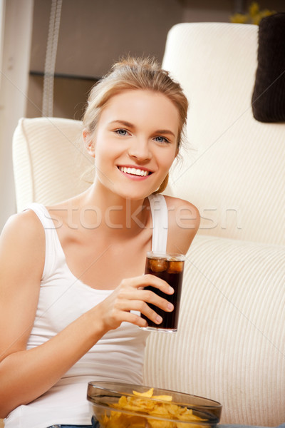 Uśmiechnięty chipy koksu zdjęcie kobieta Zdjęcia stock © dolgachov