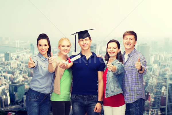 Csoport diákok diploma mutat remek oktatás Stock fotó © dolgachov