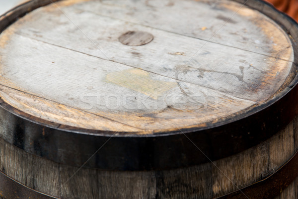 Közelkép öreg fából készült hordó kint raktár Stock fotó © dolgachov