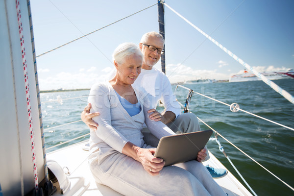 Couple de personnes âgées voile bateau yacht voile Photo stock © dolgachov