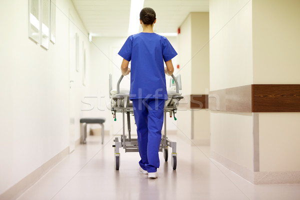 Krankenschwester tragen Krankenhaus Unfallstation Menschen Gesundheitswesen Stock foto © dolgachov