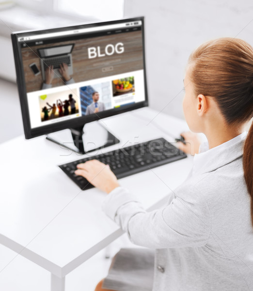 Kobieta interesu komputera blogging biuro ludzi biznesu technologii Zdjęcia stock © dolgachov