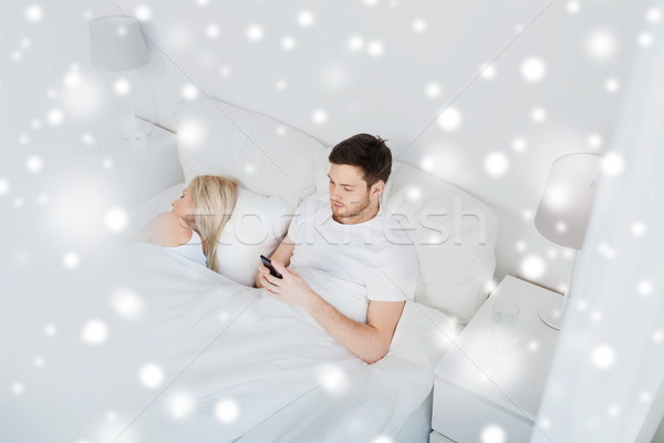 Férfi sms chat üzenet nő alszik ágy Stock fotó © dolgachov