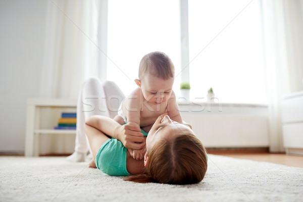 Stockfoto: Gelukkig · moeder · spelen · baby · home · familie